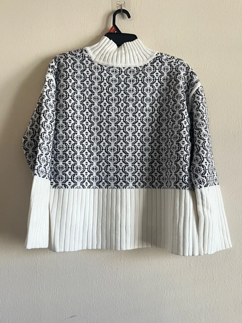 Free Assembly women sweater